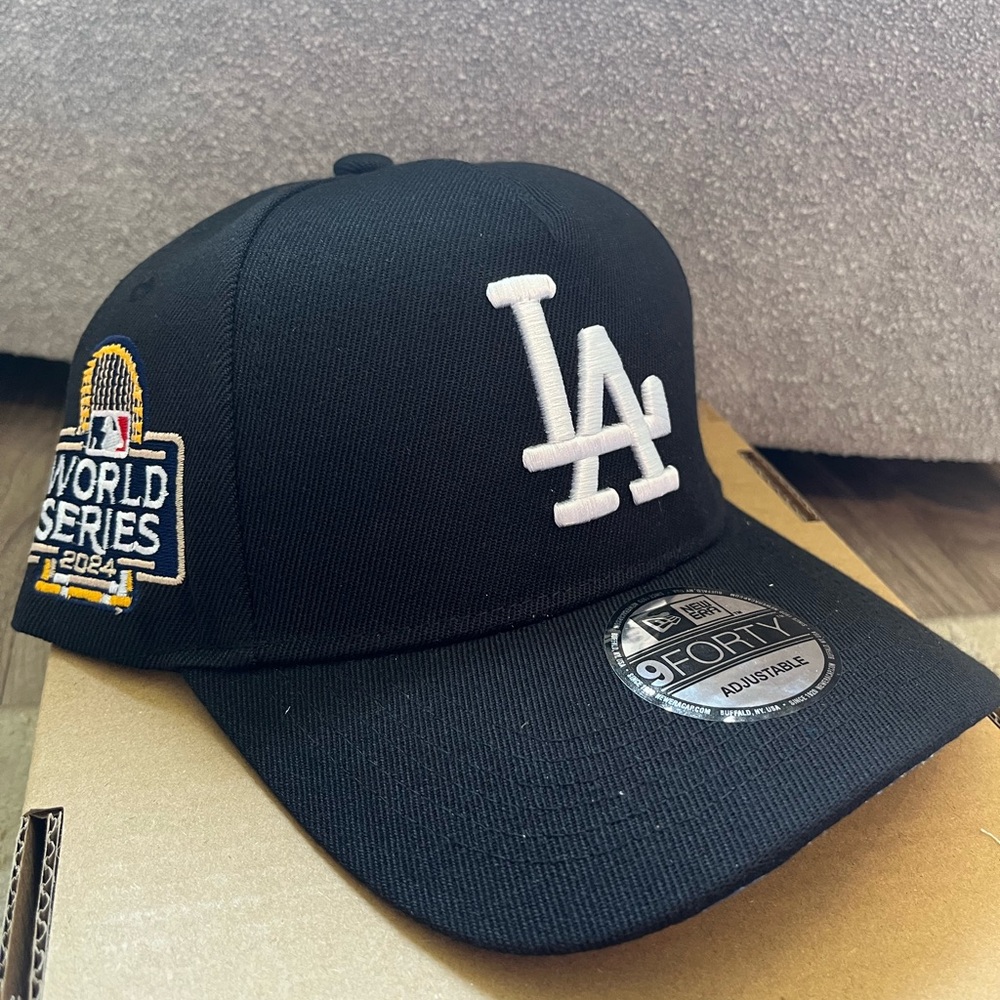 New Era Los Angeles Dodgers Black 2024 World Series Snapback NWT Paisley Rim